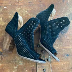 Lucky Brand LP-Larise Heeled Perforated Peep Toe Boot